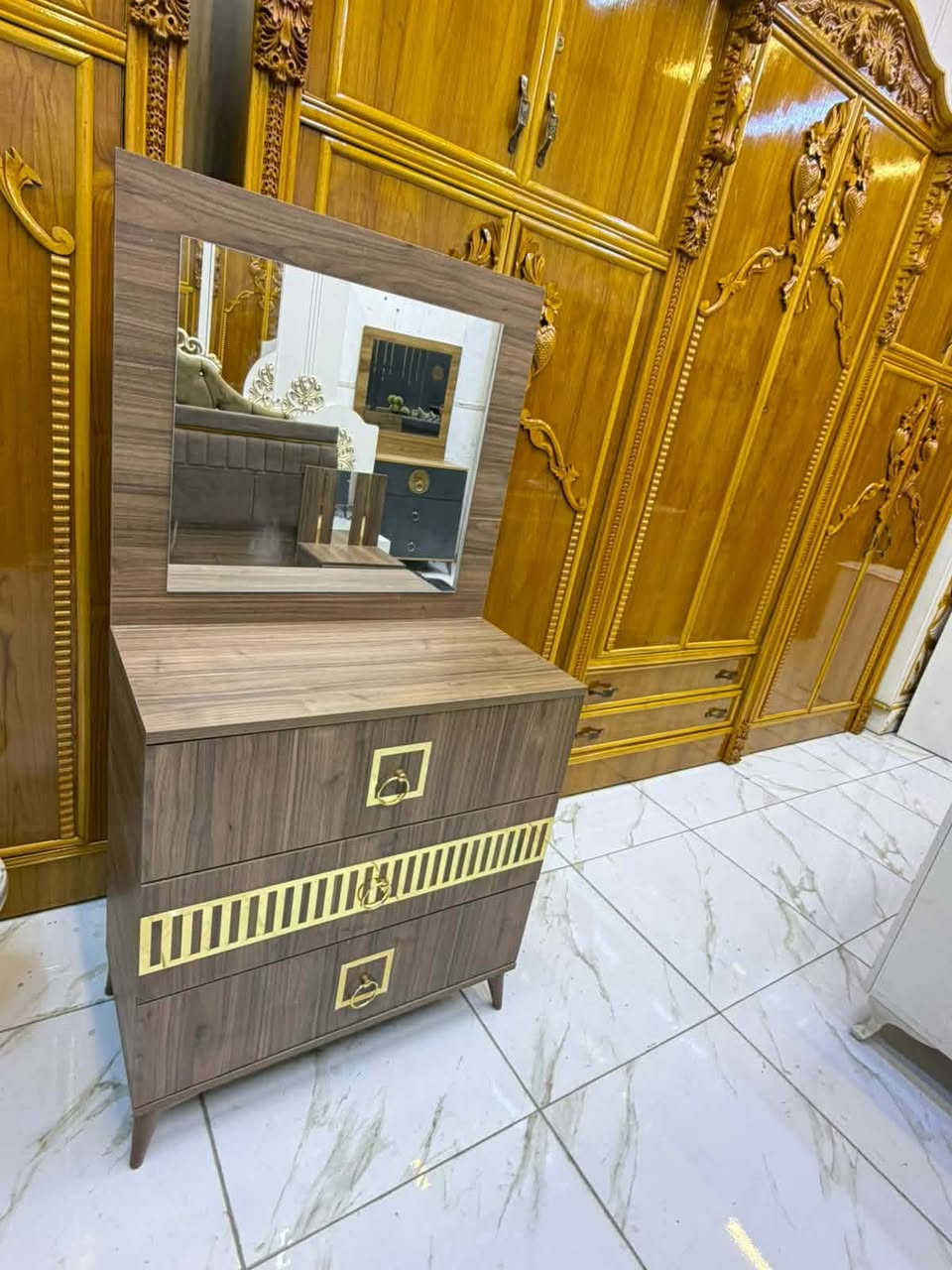 غُرفُهّ مستخدمه 
5قطع ب475ويا التوصيل والشد واصل
حجز والاستفسار واتساب فقط ***********
