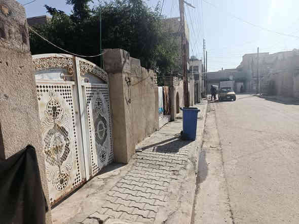 بيت م ١٠٠ متر طابو حوش جبير تواليت خارجي حمام داخلي استقبال وصاله مطبخ وغرفه جبيره منطقه الحسينيه الجريخي شارع أبو رسول مقابل مطعم جكن خلف اسواق عمي السعر ٥٥ وبي مجال للشراي الهاتف ***********
