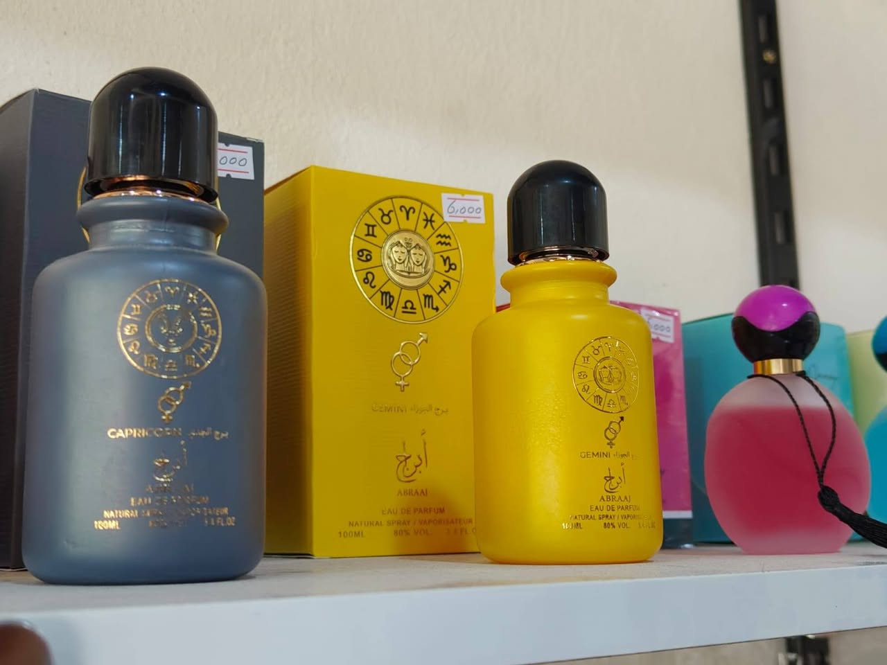متوفر عطور باحجام واسعار مختلفه 
1-عطر جورجينا 100 ملم بسعر 10٫000 فقط.
2-مسك ابراهيم القريشي بلسكر وبلرمان حجم 100 ملم بسعر 8٫000 فقط .
3- عطر يارا حجم 100 ملم بسعر 8٫000 فقط.
4- عطر قصه اللون الوردي ولازرق حجم 100ملم بسعر 6٫000 فقط .
5-عطر الابراج حجم 100 ملم بسعر 6٫000 فقط .
6- عطر sé حجم 100ملم بسعر 6٫000 فقط.
7- بقيه العطور حجم 50 ملم عطر Fair Anwaru  وعطر cooc بسعر 4٫000 فقط  وتتوفر في كل عطر ثلاث الوان
8- سبلاش معطر للجسم Oumanya Classic بسعر 3٫000 فقط .
العنوان #كربلاء #طويريج -ام الهوى الجديده -داخل فرع المنتزه بجانب اسواق VIP
يتوفر توصيل محافضات


**إذا كنت صاحب هذا الإعلان وتريد حذفه لأي سبب، رجاءا أرسل رسالة إلى الدعم الفني**