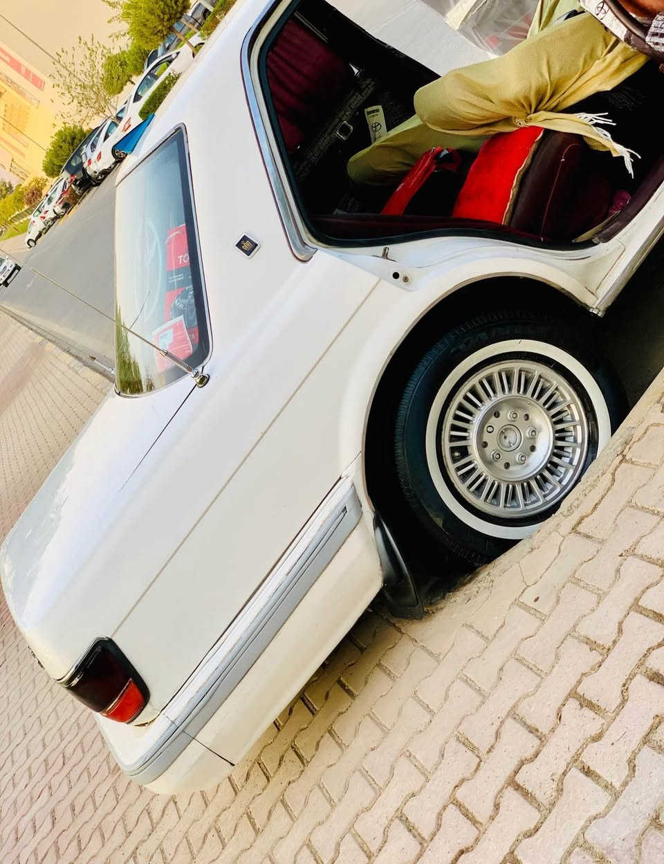 بـــــۆفــــــرۆشـــــــتـــــــن
سعرى / ٢٣وەرەقە ومه جال
سيدان صالؤن
گيرومه كينه وئه كسلي به شه رته
مــــــــۆدێـــــــل/١٩٨٩
ئاڕمی پلاستیکى سليمانى
گێڕو مەكينه و ئاكسلى لؤكه
ده مارى وه ك بيلادى ماوه
 ناو / سوور
گێڕ عادى
قفل مه ركه رى
گێڕو مەکینەی مەزبوت لۆک
کارەبای کامل مەزبوت
٤ جام کارەبا
تاقم تایەو كه پى بيلادى لۆک  
ناوی شەریکە
هەیکەلی دەرەجە یەک 
پێشودوای تازە داگیراوە 
بەشەرتی تەقەو رەقە
هەمو گیانی لەسەر شەریکە ماوەتەوە
دەعامی بۆ دەعامی بەشەرت
تكايه ته نها فرؤشتنه
***********
***********
٠ السليمانية, العراق
