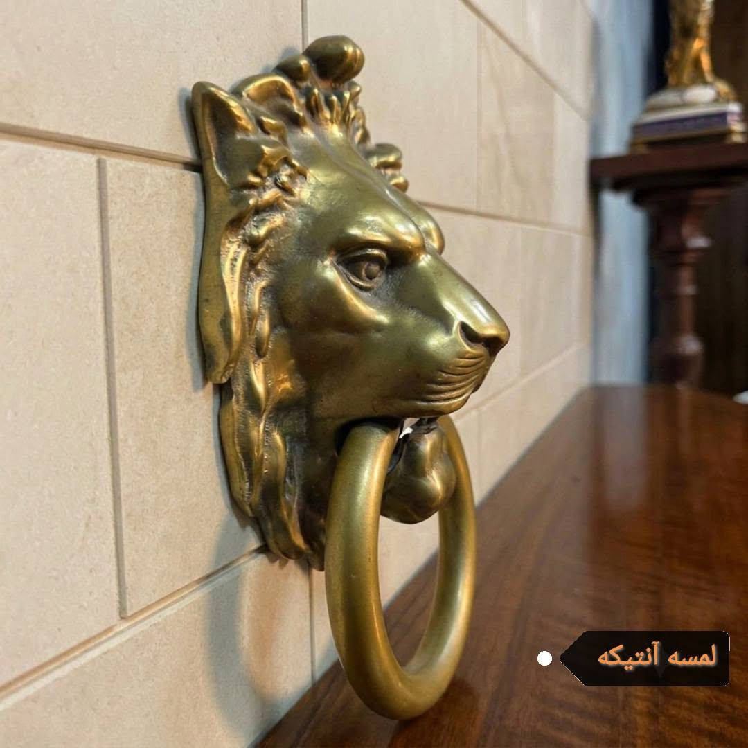 صــــــلوا ؏ الحبيب " םבםב " ﷺ.. ⁦♥️⁩
﷽
#Masterpiece  ✨
#Georgian_era  🔱  🏴󠁧󠁢󠁥󠁮󠁧󠁿 
#فقط للباحثين عن التراث الآوروبي 
 #نوادر_الخباطات
#خباطة من البرونز النقي آواخر القرن الثامن عشر تقريبا _نهايه العصر الجورجي و بدايه العصر الفيكتوري 
#المقاس 22.5 × 13.5 cm
#الوزن 1150 gm   ✨
#حاله_متحفيه_نادره 
#Enjoy_the_photos
#للمهتم_التواصل_خاص 🍁


**إذا كنت صاحب هذا الإعلان وتريد حذفه لأي سبب، رجاءا أرسل رسالة إلى الدعم الفني**