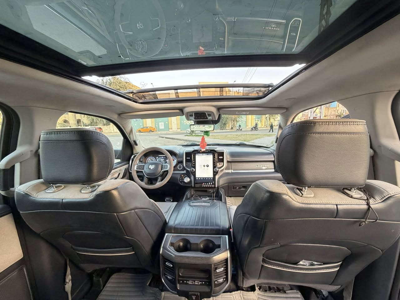 دوج رام 2022 لمتدد اعلى فئه ( خـليـجـي )
موجوده خليجي  وكالة هارلم رقم اربيل
 بأسمي مكفولة   لمتدد فول مواصفات 

دوج رام 1500   لمتد 
الموديل 2022 . (خليجي) . 
العداد :  80 الف 
المحرك : V8 5.7L .ايتورك اقتصادي
بصمات 
المواصفات :
قبق صندوك كهربائي
* دفع رباعي 4x4. فور ويل
* رادار تفاعلي مع مانع تصادم. 
* نقطة عمياء. 
* تحذير الخروج عن المسار.
* 5 كاميرات (360) درجة. 
* لوحة القیادة دیجیتال.
* استطفاف ذكي (اوتوپارك).
* دوسات جانبية كهربائية.
* المصابيح الأمامية زنون.
* كشافات الضباب زنون. 
* المصابيح الأمامية والمصابيح الخلفية LED. 
* دخول ذكي (بصمة). 
* تشغيل عن بعد.
* مقاعد من الجلد الفاخر. 
* المقاعد كهربائية مع ميموري.
* المقاعد الأمامية تبريد وتدفئة. 
* المقاعد الخلفية تبريد وتدفئة. 
*الستيرن تدفئه 
* شاشة كبيرة 12 أنچ.
* نظام ملاحة نفكيشن GPS.
* حساسات امامية وخلفية.
* سقف بانوراما.
* مانع تصادم خلفي. 
* مكيف خلفي.
*محدد سرعة.
* ويل كروم قياس 22 انج.
* مرايا كهربائية جانبية من الكروم قابلة للطي كهربائيا.
* شاحن موبايل لاسلكي (واير ليس).
* الشباك الخلفي كهربائي. 
* المرايا الجانبية تدفئة. 
* باب الصندوق كهربائي.
* غطاء الصندوق كهرباىي   
* امكانية تعديل ارتفاع دواسات البنزين والبريك.
* هاند بريك كهربائي.
* جوبلسات جگات تصعد وتنزل 
* حساسات امامية. 
* حساسات خلفية. 
* مرايا مع خاصية التعتيم الذاتي. 
* مساحات تخزين إضافية 
للاتصال         ( ***********

مكان السياره بغداد
