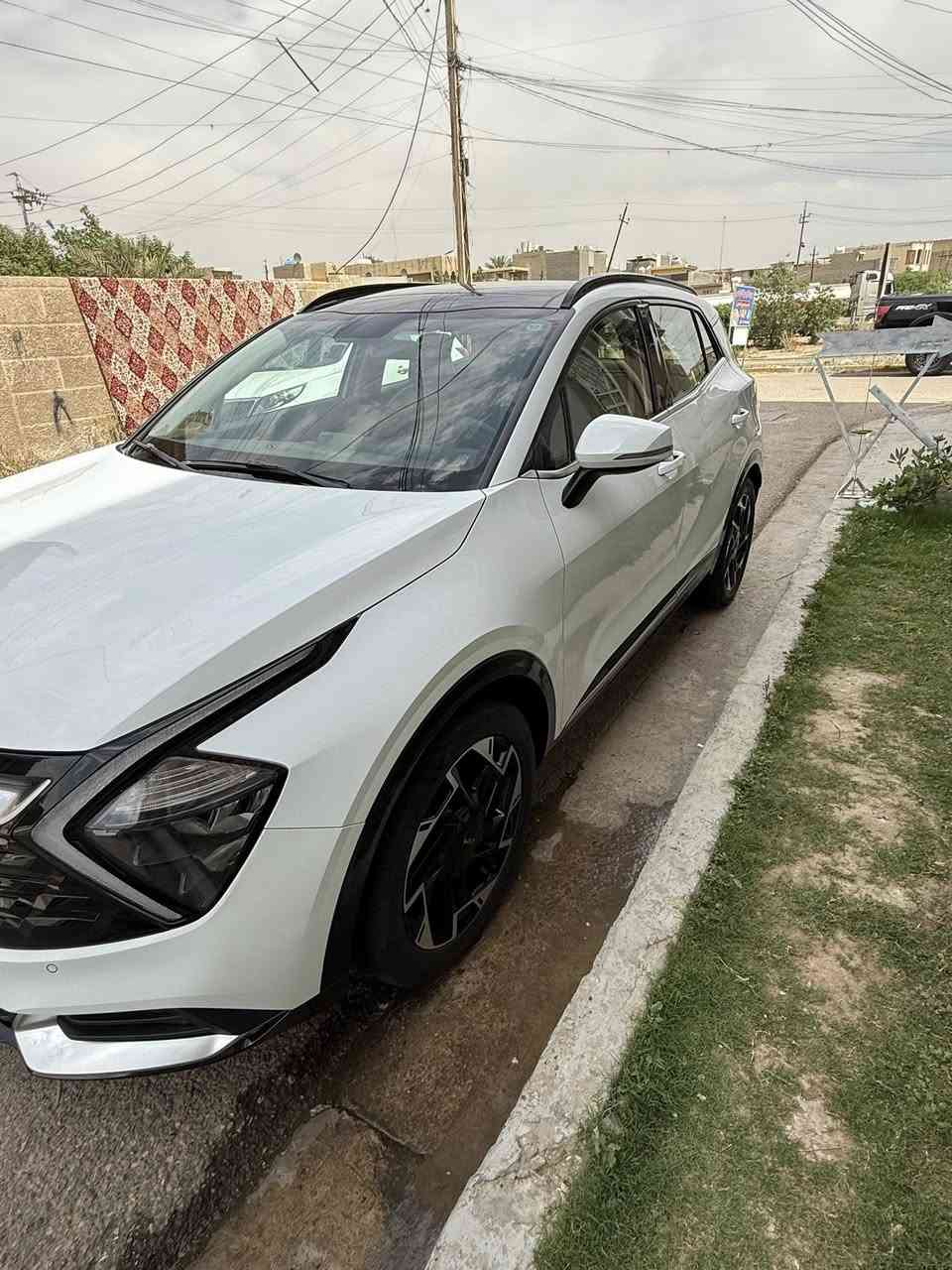 السلام عليكم من رخصة إدارة الكروب عندي سبورتج خليجية وكاله الدولية بلاك بيانو فول مواصفات ماشيه 32 الف موديل 2023سياره نضيفه بدون صبغ بيها بارد قليل اباب الصدر مكان السياره بغداد البلديات السعر 215 ورقه بيها مجال تلفون ***********
