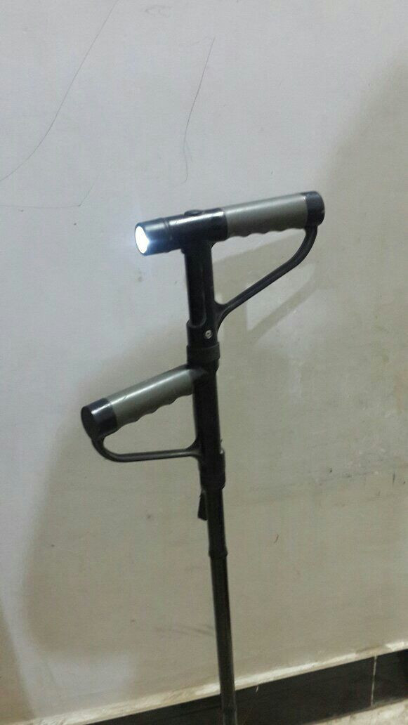 عكازة لكبار السن أم الايت نوعية جيدة جدا لون اسود قاعدة عريضة السعر 10 آلاف فقط واتساب *********** سامراء
