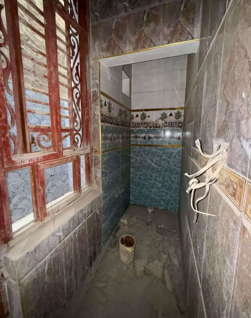 دار للبيع طابو صرف في البلديات شارع 30 اليو ان للاستفسار على الرقم
***********
مساحه 150 متر 
واجهه 7ونص ونزال 20
الطابو يحتوي استقبال وصاله ومطبخ وغرفه وخدمات صحيه داخلية 
وطابق الثاني يحتوي على ثلاث غرف وصاله وصحيات 
والجزء العلوي كامل 
السعر 400 مليون

🔴🔴 مكلف بالنشر
