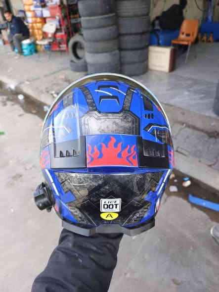 خوذه للبيع جديده  للبيع صار أسبوع من أخذته هي وجهز سمعات  أصلي ما اجواب خاص الشراي يتصل *********** سعره 80 ألف عنوان   طريق بغداد
