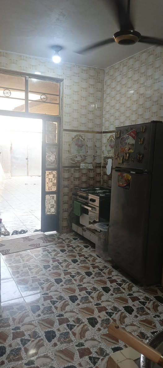 دار للبيع المساحه ١٦٠ 
يحتوي على استقبال مطبخ صاله غرفه منور داخله حمام
غرفه فوك سطح شتايكر
لبيت قاط ونص 
هوا واثاثه من عدا الغرفه
تقاطع النهروان الخنساء بدايه الخنساء
لسعر ٦٥ 
***********
