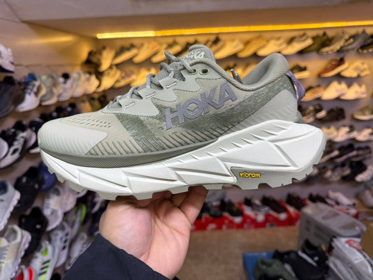 💎🔥💥HOKA 💥🔥💎
جمله فقط 🤚🏻 
كوالتي عالي 💯 
📍قياسات 40-45
توصيل لكافة محافظات سوريا العراق 🚕 
📞لطلب والحجز تواصل على واتساب 
***********
سوريا #العراق #جملة #مودل #جديد #ستايل #احذية #توزيع #اطلب #حجز
