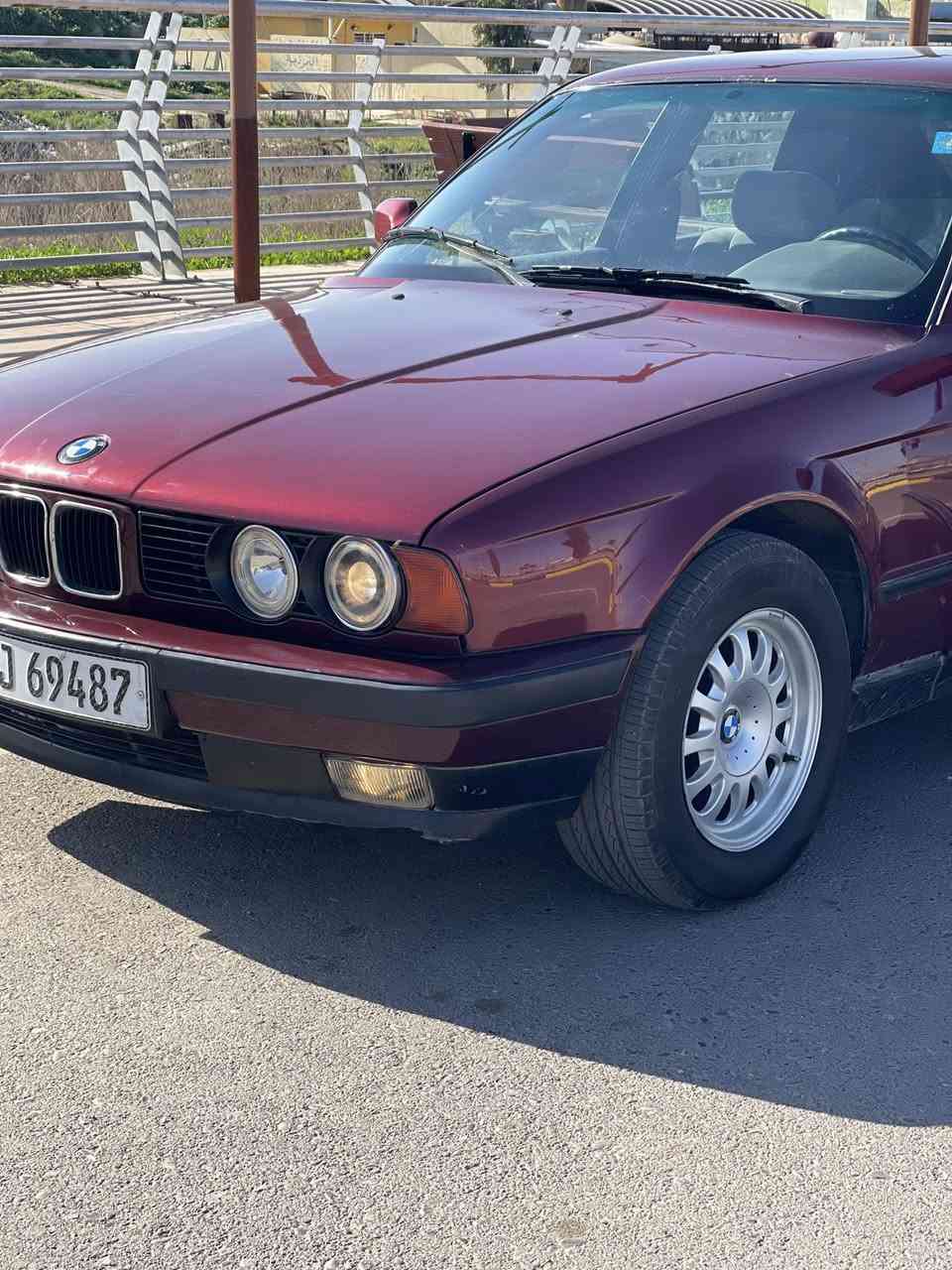 Bmw 525 للبيع
موديل 1991 

مصبوغه عام 

جاهزه من ناحية كير ومكينه وكهربائيات 

طخم تايرات جدد

جامات كهرب

***********

واتساب ***********
