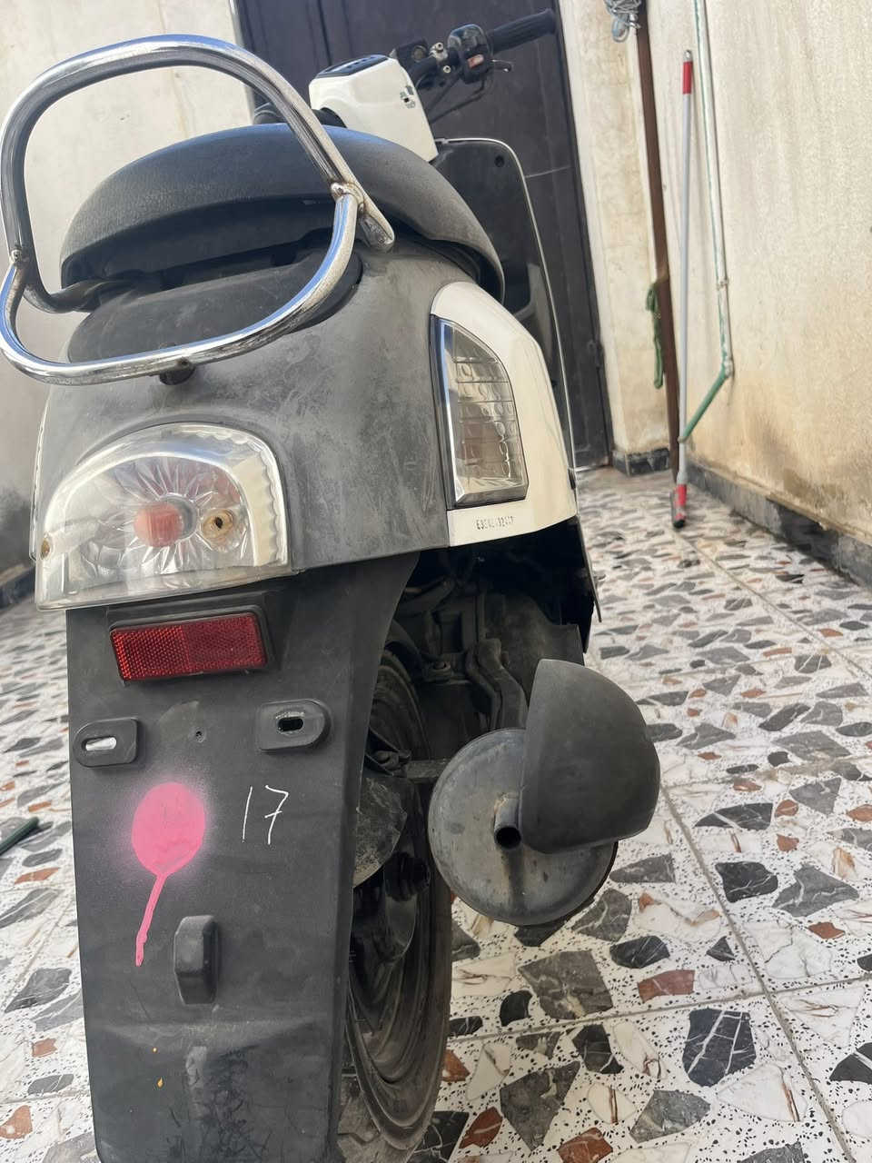 ماكس بوليس نوزل للبيع دراجه حاويه نضيفه  مكفولة العنوان ناصريه مركز حي الفداء السعر مليون و 100 وبيها مجال الاتصال ***********
