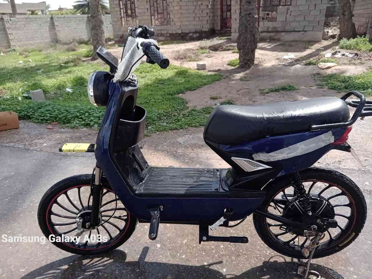 السلام عليكم  موطور شحن حجم 20 الموطور جاهز مابي اي نقص فقط بريك ورة مابي اشاير يمنة يسرة ليت عالي نشرة نهارية ليلية بطارية ليثيوم تمشيك من 20  ال 30 كيلو العنوان الضلوعية قرب قاعت حمد السعر 250 وبي مجال الرقم ***********
