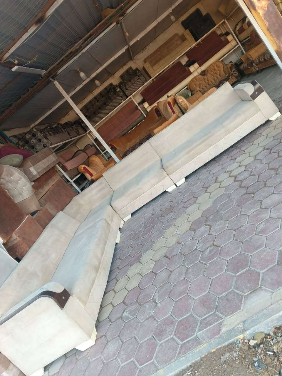 ديوان تركي عشر مقاعد مستعمل نضيف السعر 225 ألف العنوان العزيزيه منطقة باب الحاره  ***********
*********** يوجد واتساب وماسنجر وتوصيل بل الاجره الصويرة, واسط
