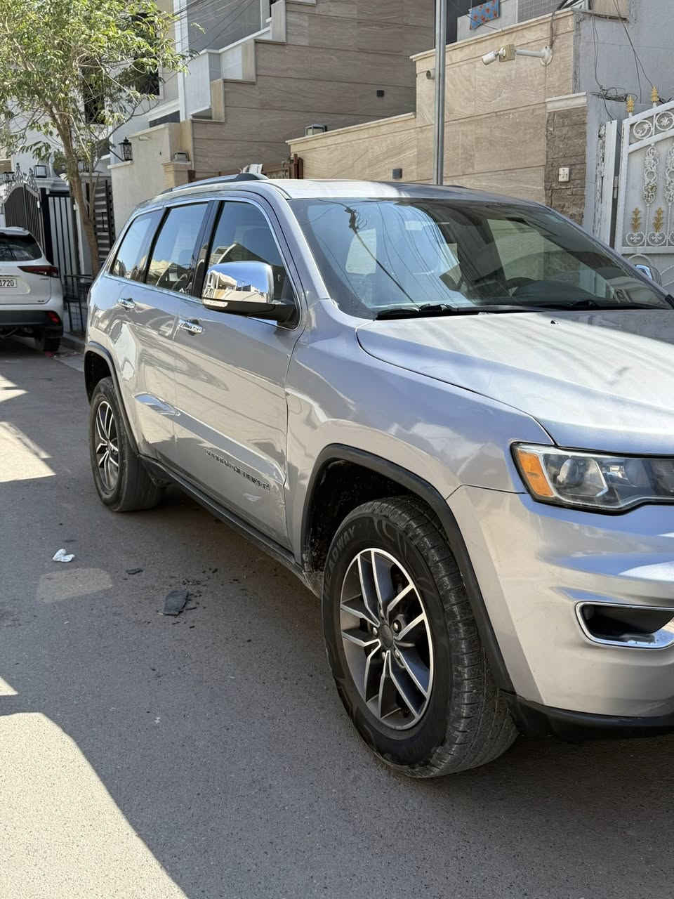 سلام عليكم 
جيب كراند شيروكي 2019 لمتدد 1/1
رقم بغداد تحويل مباشر 
الحادث موضح بالصور + تقرير فحص السونار 
العنوان بغداد الغزالية 
السعر 210 $ وبيها مجال 
ملاحظة السارة جاهزة بدون نقص 
للتواصل *********** اتصال + واتس
