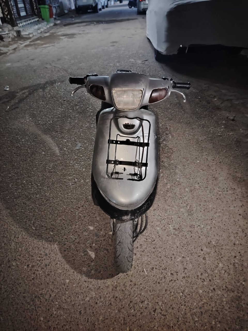 دراجه بترة للبيع نضيفه وشلعه ومعدل شرط نضيفه ما شاءلله لايت شغال اشاير شغلاات ابريك امامي وخلفي  ول سلف شغال عوزه بس راجز ويده سكليتر بالفين سعرهة 180 مكان ناصرية مركز ***********
