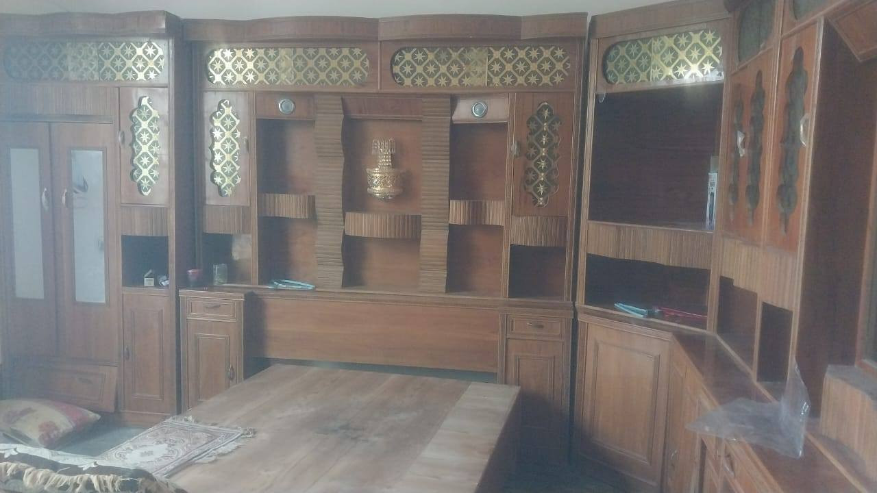 غرفه اخشاب مستخدمه السعر مليون وبيه مجال اتصال ***********
