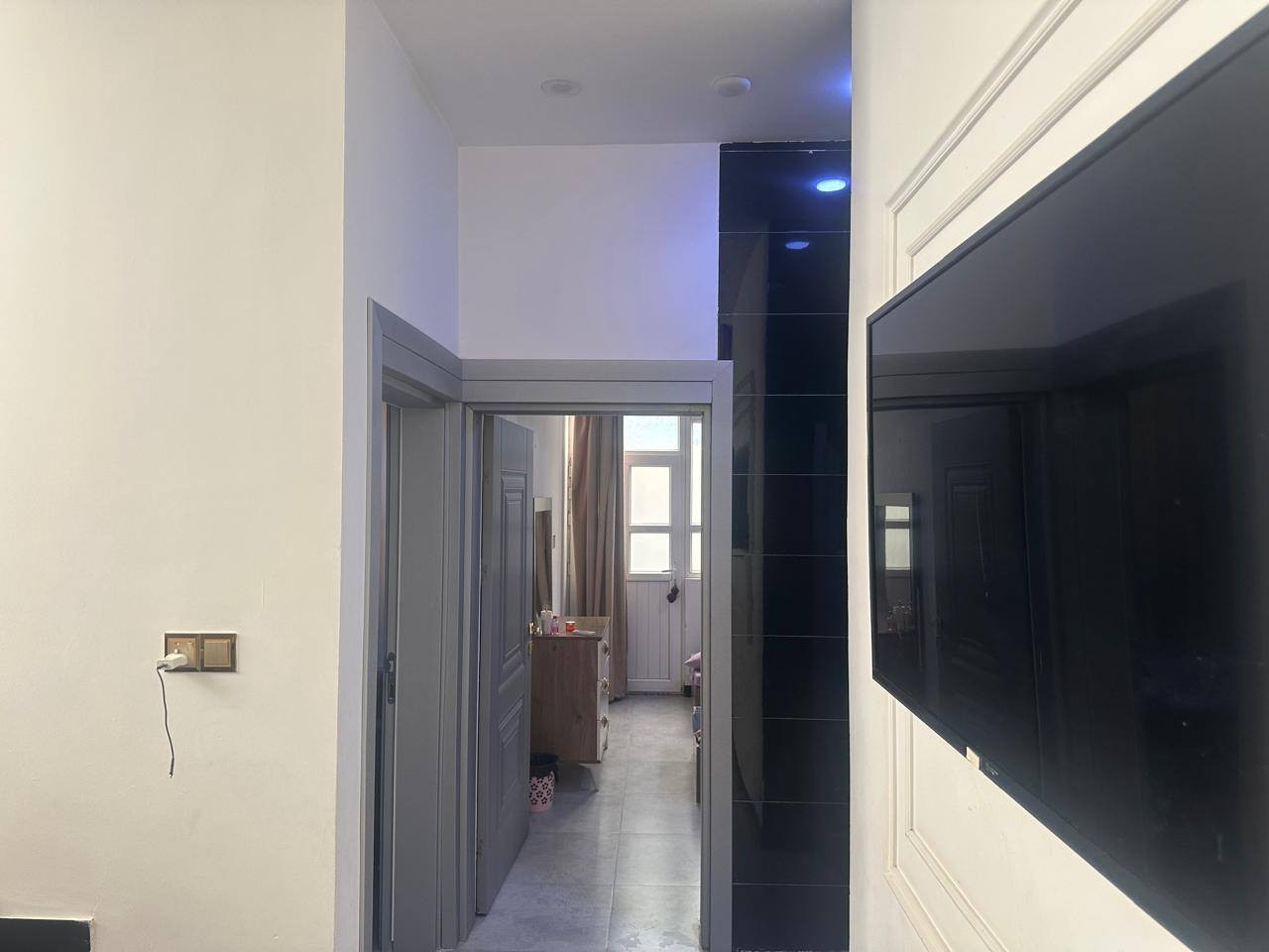 مشتمل البيع حي الضباط الثانيه شارع ٦م طابق واحد غرفتين وصاله ومطبخ ستقبال كراج صحيات المساحه ١٣٠م شغل درجة أولى سنه البناء ٢٠٢٤ للستفسار ***********
