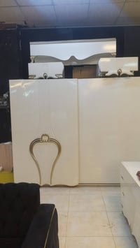غرفة نوم • خمس قطع • مستعملة