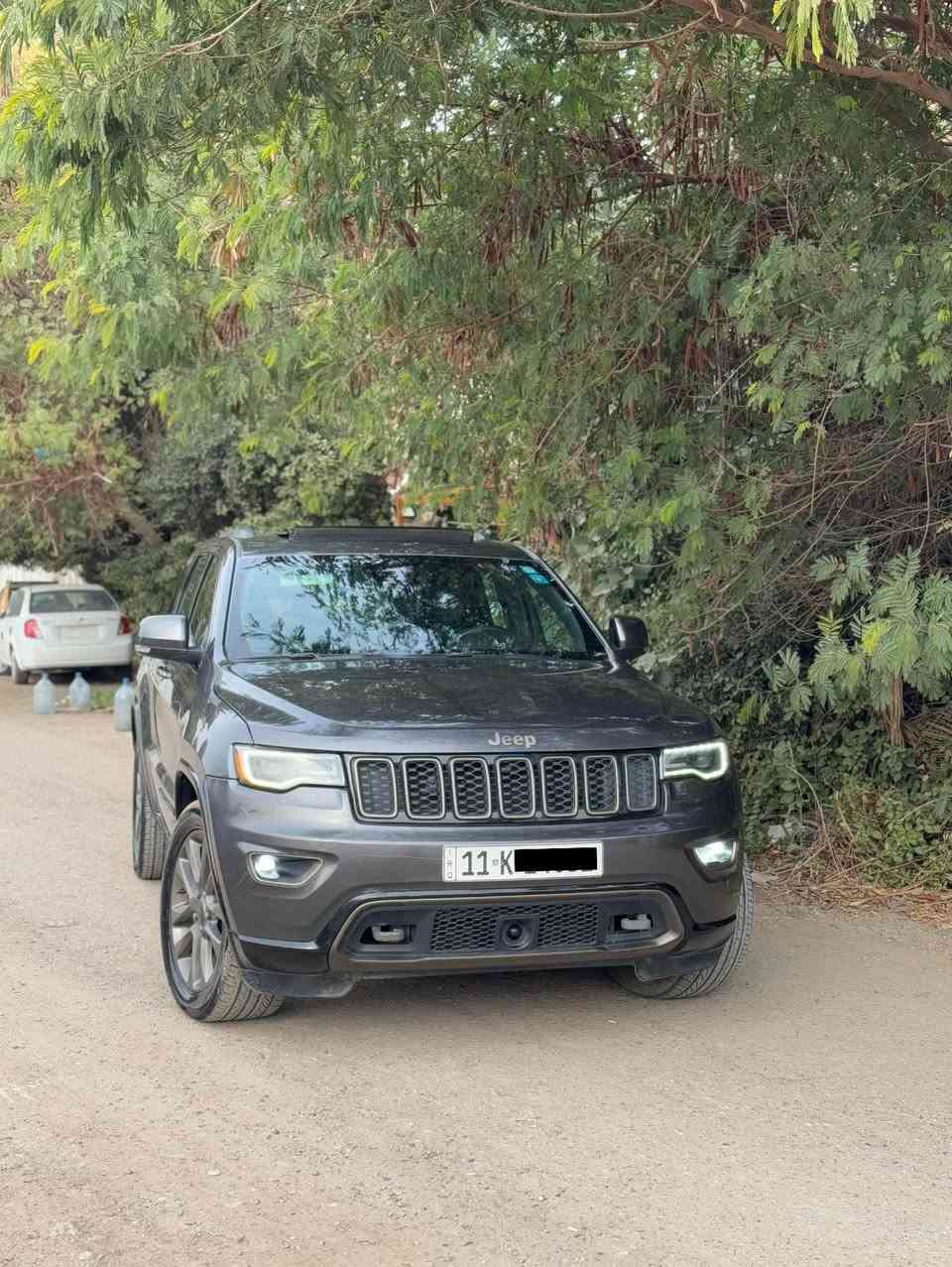 السلام عليكم اللي يدور جيب جديدة بالجيس وبجم كبس وقطعة وحدة صبغ وسيارة مماشية تفيدة
___________________________________

✅جيب كراند شيروكي 2016  سيارة فئة المئوية 

✅كير ومكينة مكفول شواصي لغود كله مكفول حالوب رصعات هم مكفول 

✅سيارة ماشية 59 الف حقيقي وين ميعجبك افحص 

✅رقم بغداد باسمي هزة ورقم جديد

⚠️الضرر جاملغ خلفي صبغ وباب خلفي مبدل نفس اللون فقط من امريكا وسيارة على نضافتها لا طخة لا بارد لا حالوب لا رصعة 

⚠️ايرباك فقط البردة طاك وراجع سستم يعني لا دركة ولا دشبول 

✅مواصفات فول المئوية تجي اعلى مواصفات بالجيب 

_رادار امامي 
_بانوراما 
_كراسي كهرباء + خزن + تدفئة + تبريد 
_مري جانبية + وسطية تعتيم 
_حساس خلفي 
_سستم صوت + دمام خلفي 
وباقي المواصفات 

السعر 22$ الف يعني 220 ورقة وبيها مجال 

📍مكان السيارة بغداد الاعظمية 

استفسار ***********  ابراهيم
