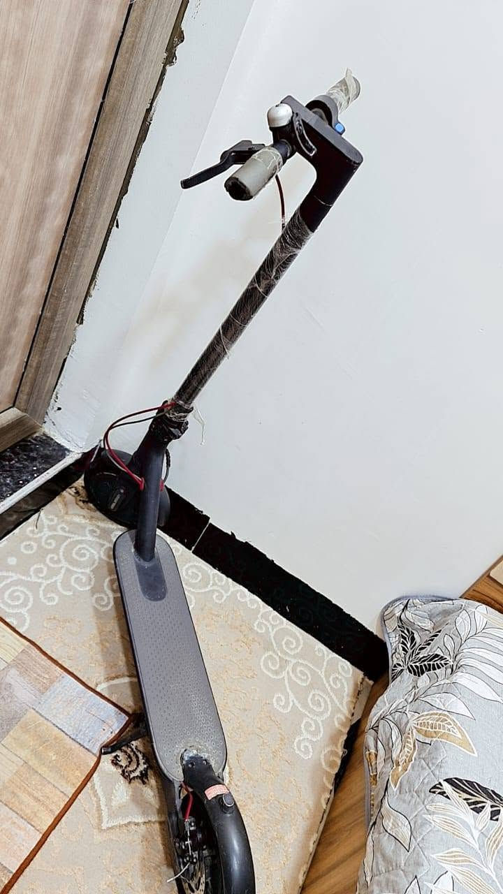 السلام عليكم سكوتر للبيع لاستفسار *********** ***********
