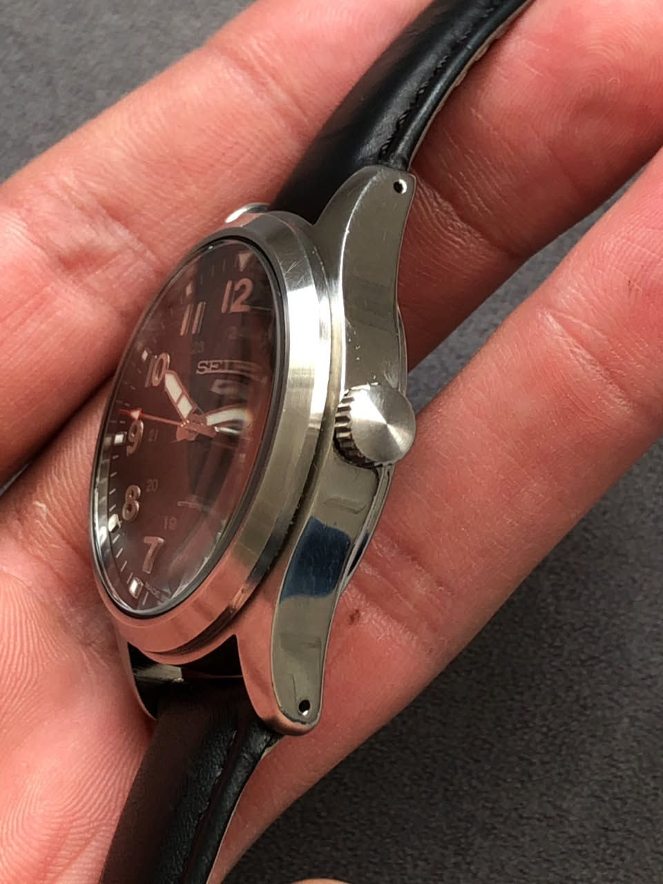 بسم الله الرحمن الرحيم 
سيكو فايف سبورت — SEIKO 5 Sport
ياباني اصلي 
اوتوماتيك مكنه كشف
 نظام عسكري
 دي ديت قطر ٤٠
سير بك مستبدل 
نظافتها كالجديد


**إذا كنت صاحب هذا الإعلان وتريد حذفه لأي سبب، رجاءا أرسل رسالة إلى الدعم الفني**
