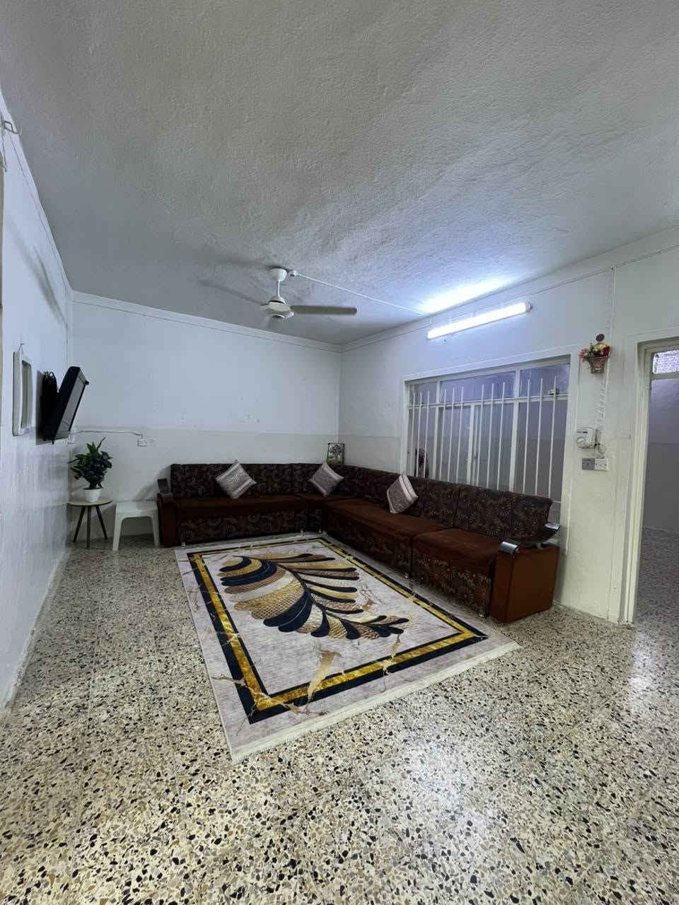 بيت للبيع في موصل حي القدس مساحة ٢٠٠ متر لمعرفة المزيد التواصل مع الرقم
***********
***********
