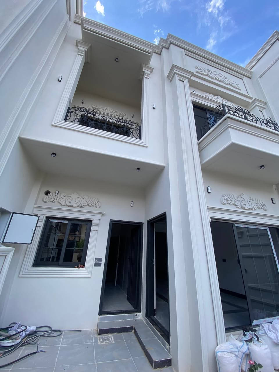 🏠اعلان اعلان
داران للبيع
موقع مميز
~~~~~~~~~~~
📄طابو ملك صرف
🧱بناء درجه اولى
~~~~~~~~~~~
سقف مغربي ✔️
واجهة فلين✔️
نظام تبريد مركزي✔️
بناء هندسي✔️
بناء ملكي✔️
~~~~~~~~~~~~
📐المساحه:-150 م
📐الواجهة :7.5م
~~~~~~~~~~~
📍الموقع :-طريق بغداد
حي المعلمين
~~~~~~~~~~~
💸السعر :-علق ب(تم) يوصلك السعر مناسب 
~~~~~~~~~~~
الطابق الاول  يحتوي:-
استقبال +هول+مطبخ +مطبخ حار
غرفتين نوم+صحيات
~~~~~~~~~~~
الطابق الثاني يحتوي على:
هول +صحيات+
غرفتين نوم 
~~~~~~~~~~~
للاستفسار اكثر الاتصال على
***********📱
~~~~~~~~~~~
نستقبل جميع العروض 
🏠السكنيه  🏛️التجاري
