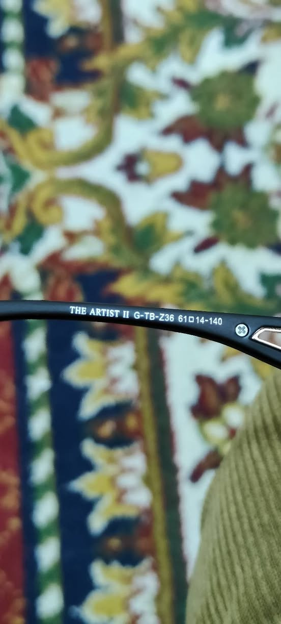 نظارة شمسية ماركة مايباخ صناعة ألماني قطعة روعة معاها علبة جلد ،السعر 20 ألف مع التوصيل


**إذا كنت صاحب هذا الإعلان وتريد حذفه لأي سبب، رجاءا أرسل رسالة إلى الدعم الفني**