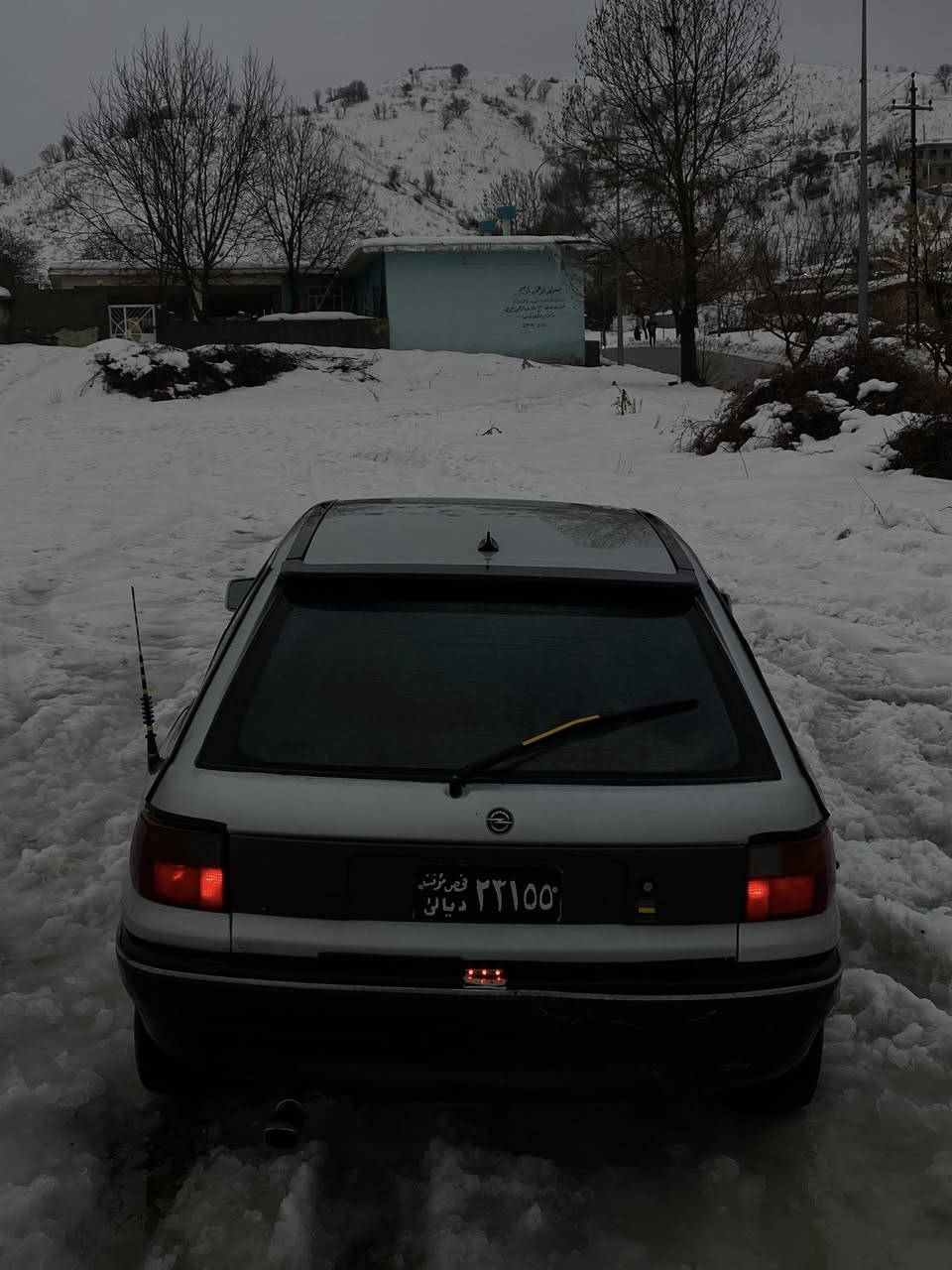 ئۆپڵ ئیسترا مۆدێل ١٩٩٣ مەکینە ١٨ ئاڕمی پلاستیک ماشەڵا لە هەیکەلی زۆر جوانە دەعمو لێدراوی نیە ڕزیوی نیە داشبڵو بەرگە دەرگای لۆکک گەرمیو کارەبایی هەموی ئیشەکات  سعری ٢٥ گەڵاو مەعامەلە
***********
