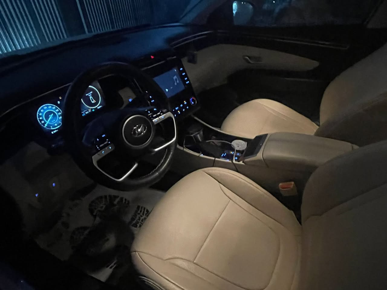 السلام عليكم هونداي توسان موديل 2024 خليجي للبيع رقمها بغداد مشروع وطني بسمي سنويه جديده السياره بعدها عله وضع الشركه  سبيرها منازل السياره ماشيه38 حقيقي محركها 2000 دوش مواصفاتها بصمه تشغيل وبصمه ابواب اناره ترحيب عند الاقتراب من السياره تشغيل عن بعد كشنات كهرباء 3 انضمه قياده تثبيت سرعه تبريد قطعتين شاشه كبيره كامره خلفيه عدسه جبيره حساسات امامي خلفي 5 عدسات لد سايد بريك بصمه وباقي المواصفات المعروفه السياره مكفوله كفاله عامه من الضربه والصبغ والبارد والتبديل   ( بيها  طختين ناعمات وموضح  بالصور )بعدها زيرو عله وضع الشركه وبل واقع بعد احله من الصور 

مكان السياره بغداد الرصافه حي القاهره  سعرها 220وبي مجال  للاستفسار 
***********
***********
