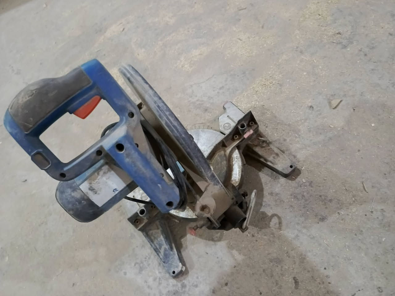 كتر نجاره لبيع السعر 130وبي مجال الشراي يتصل ***********مكاني حله شغال على فحص نقصه بي قاعده صينيه
