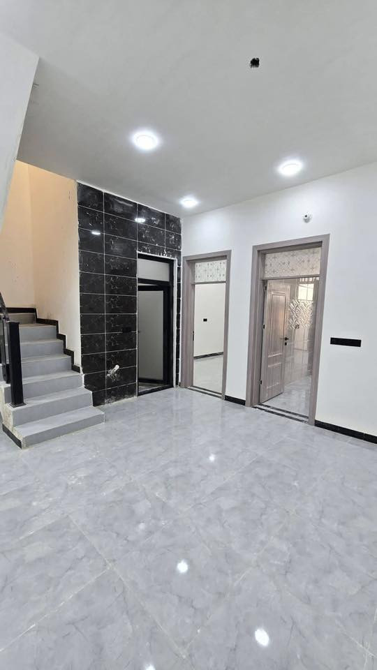 🏡 2 بيوت للبيع_بناء حديث
الديوانية / مجمع توحيد العفلوكي طريق السنيه السياحي وره سكة القطار شارع المركز ب البداية بعد 50 متر عن الشارع . 
🔸طابو زراعي سند 25  . 
المساحة 135م² – طابق واحد
🔹 2 غرفه نوم + استقبال + صالة
🔹 3 صحيات
🔹 مطبخ
🔻 ملاحظة : لا نعمل بالاقساط 
📞 للاستفسار: [*********** ]
      او مراسلة الصفحة 
🔸السعر : 85
