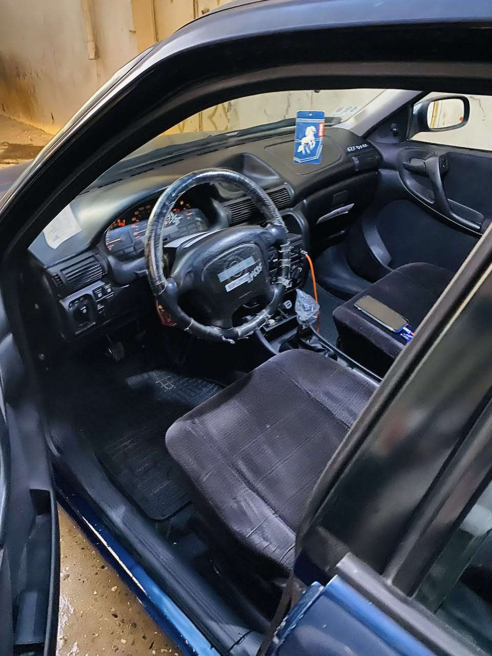 استرا موديل 1992 رقم نينوئ جديد سنويا جديدة صاحبها شرعي يحول  محرك لا صرف ولا نفخ بدون ضرر صبغ قطعين جمالية مال تقحيل ودواير ودوسات سيارة جاهزة من كلشي للاستفسار ***********
