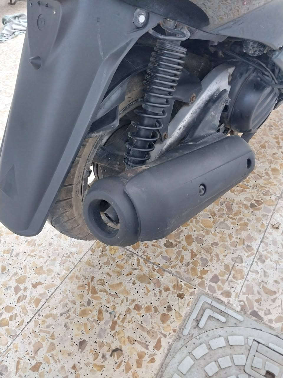 سلام عليكم للبيع سكنس يباني سعر ٣٧٥مكان بغداد بلديات  طافيه سرعه ١١٠ ستان حساس دير سلف ماتشتغل طفت فجه دراجه رمبه جديده كهربيات شغاله مكينه مكفوله بس معرف شنو لخلل تيرات تخم جديد كابريتر بلادي نتصل *********** دراجه طافيه نتصل خاص ماكو
