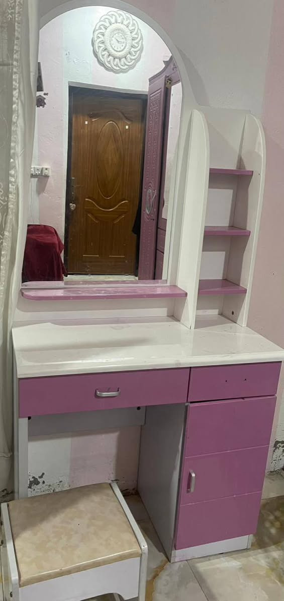 كنتور وميز درجه اولى نضافه فول للبيع سعر 250 بيه مجال *********** واسط نعمانيه
