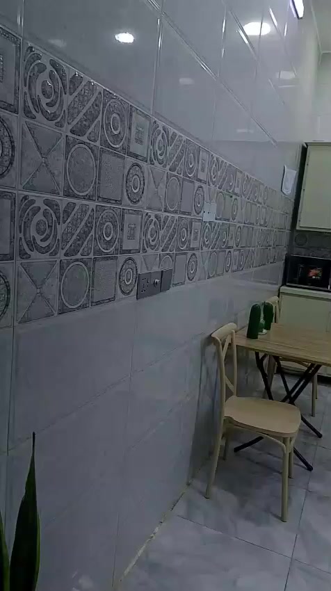 سلام عليكم
بيت للبيع 50 متر / 3 طوابق 

البعيثة - العدل الاول - قرب جامع كامل عبود

 غرف عدد 3/ صيحات عدد 2
بناء حديث 

للتواصل:***********
