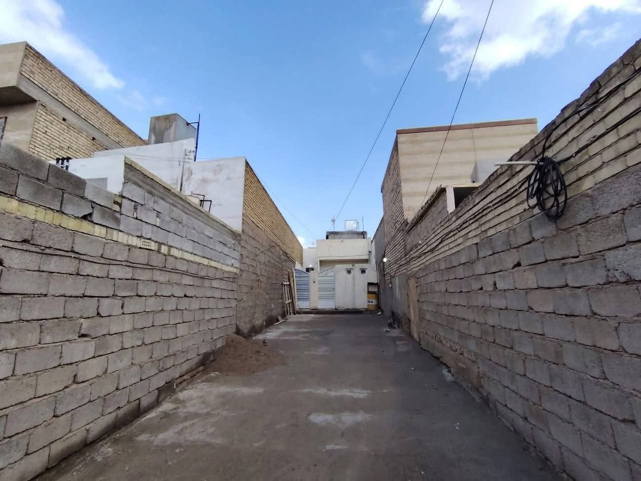 ثلاث مشتملات للبيع
الموقع صلاح الدين قضاء بلد حي العبور خلف مركز الشرقيه او الفرع المقابل مجمع الأمزون
جنس عقار ملك طابو صرف
المساحه ٢١٠ متر بالسند واقع حال ٤١٠ متر
يحتوي  كل مشتمل منها
استقبال
مطبخ
صاله
غرفه نوم
صحيات داخليه وخارجيه
خدمات متكامله كهرباء ماء اساله تبليط مجاري
مأجرة كاملة ب750 الف
ملاحظة البيع جميعها 
***********
