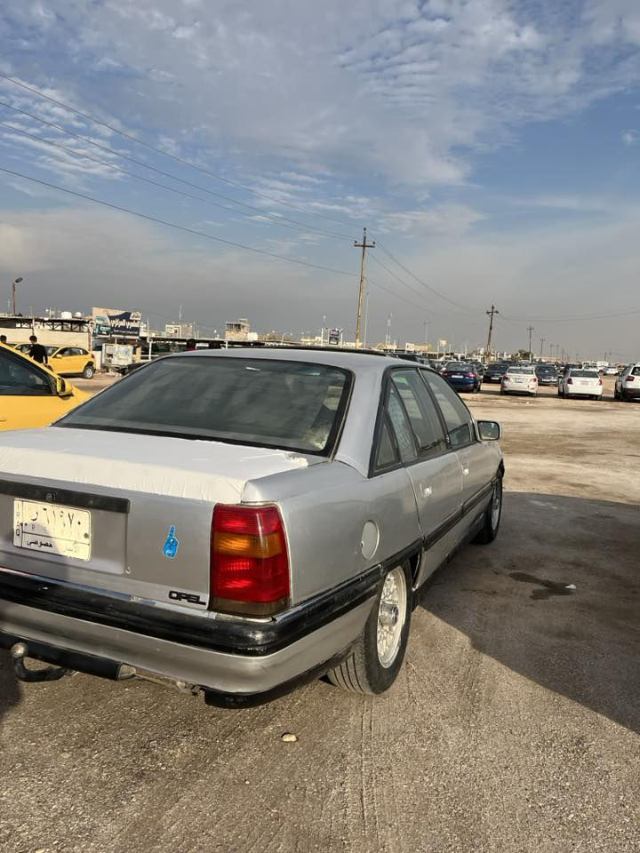 السلام عليكم اوبل اوميكا موديل 1991 كير عادي ،محرك گير كفاله عامه 'السياره مصبوغه عام للجماليه مكفوله من الضربه ،السياره نضيفه حيل مال جناي السعر 32 وبيها مجال بسيط للشراي 
*********** 
مكان الرمادي 7 كيلو
