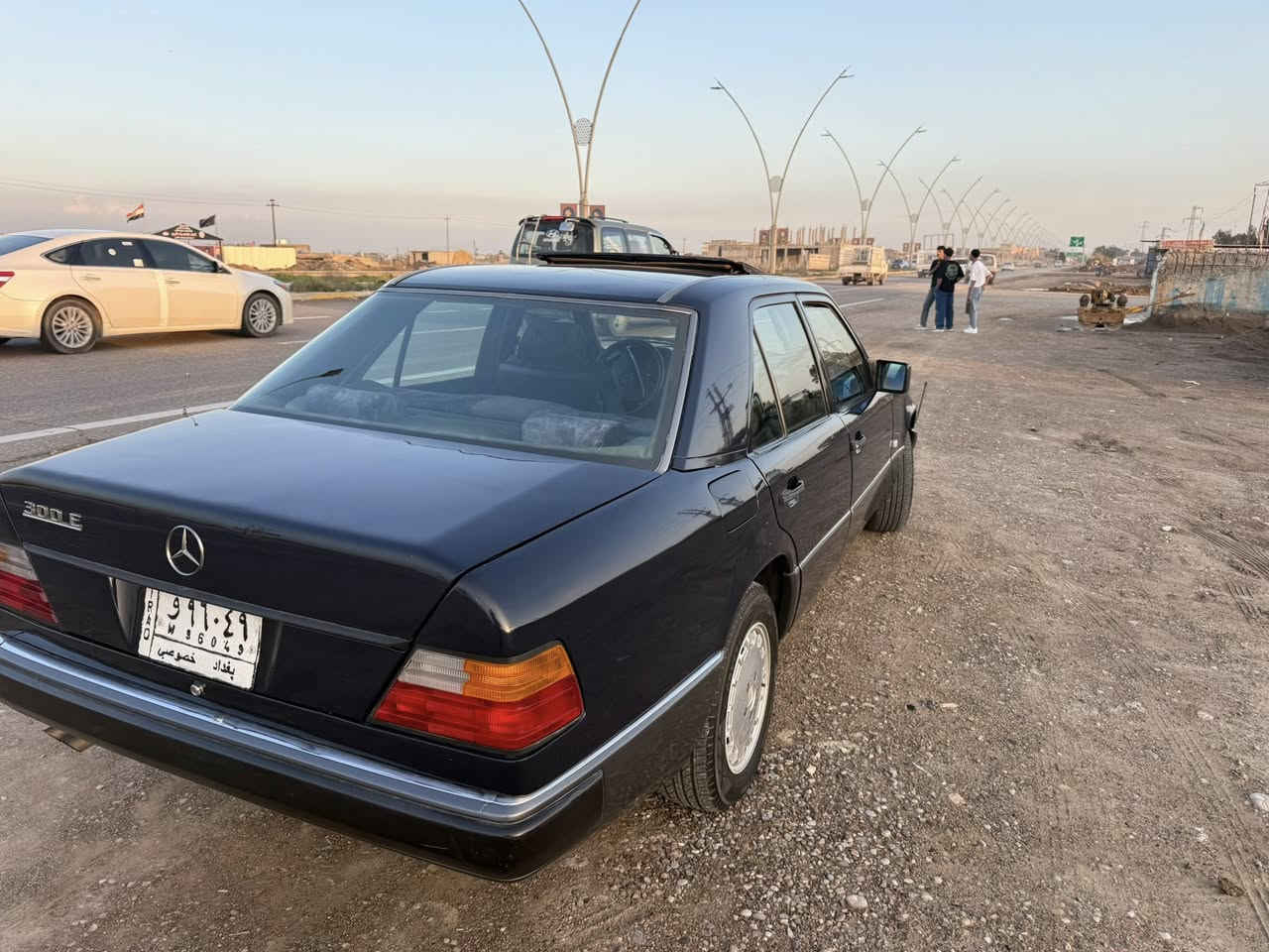 السلام عليكم 
مارسدس دب موديل 90
رقم بغداد بأسمي محركها 3000 ياباني 
السيارة جديدة وكلش حلوة ونصبة 
السيارة مصبوغة جمالية بدون حادث بيها الجامرلغ الخلفي چان مشتغلي ع بارد ومن عمرتها سويتها ع حار لان چان نشاز على گد شبر وشوية 
السيارة كفالة محرك گير وصدرها جديد وتخم تاير وباتري جديد سلايد شغال وبيها إدامة كاملة السعر 75 $ 
مكاني ديالى بعقوبة 
***********
