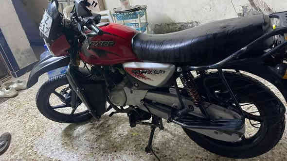 بوكسر 22 مرقم بغداد لوحات نكليزي
مجفت مره وحدة 
دراجة كاملة نقصها بس كيج السرعة والبانزين عطلان بس
كلشي بيها جديد ومرتبة اخر ترتيب 
رقم صاحب الدراجة ***********
 سعرها ملونين وبيها مجال للشراي
