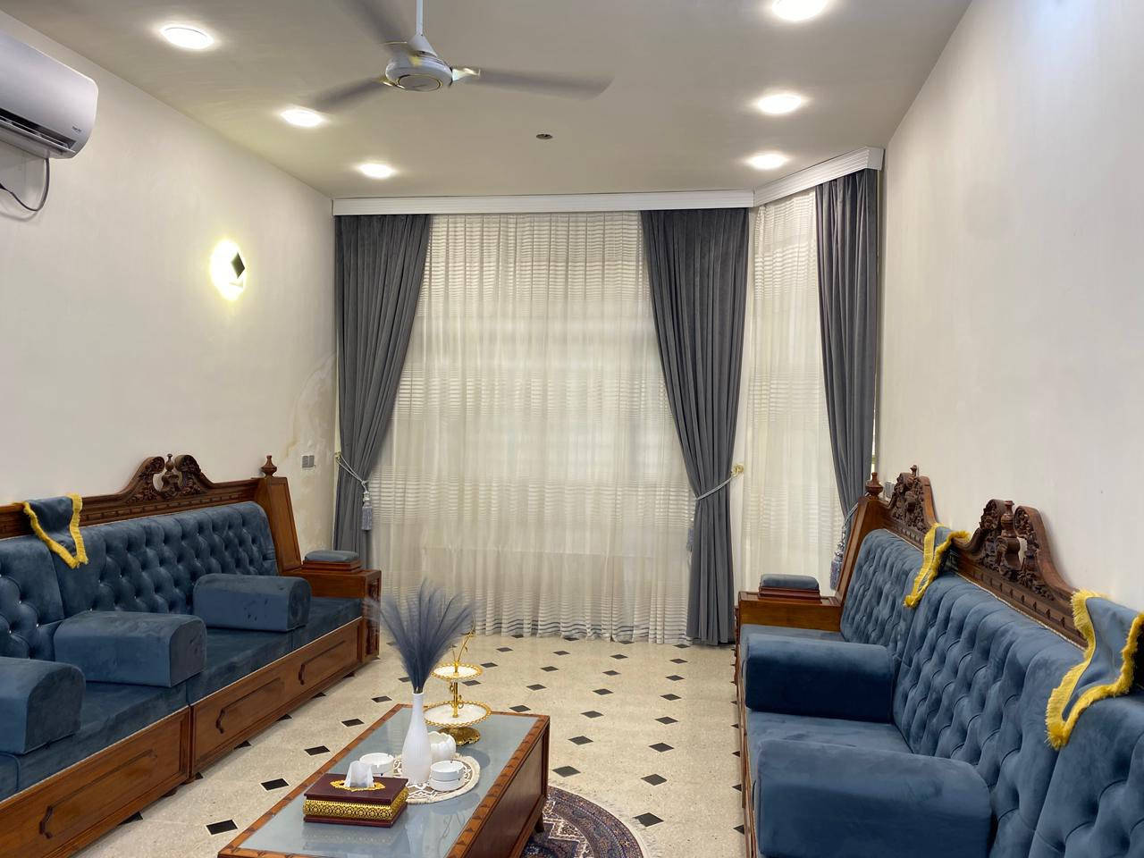 السلام عليكم شباب بيت للبيع المساحة 300 متر 180بناء 120 حديقة البيت. مع الاثاث منطقة الكرغولية جسر ديالى الجديد الاتصال ***********
