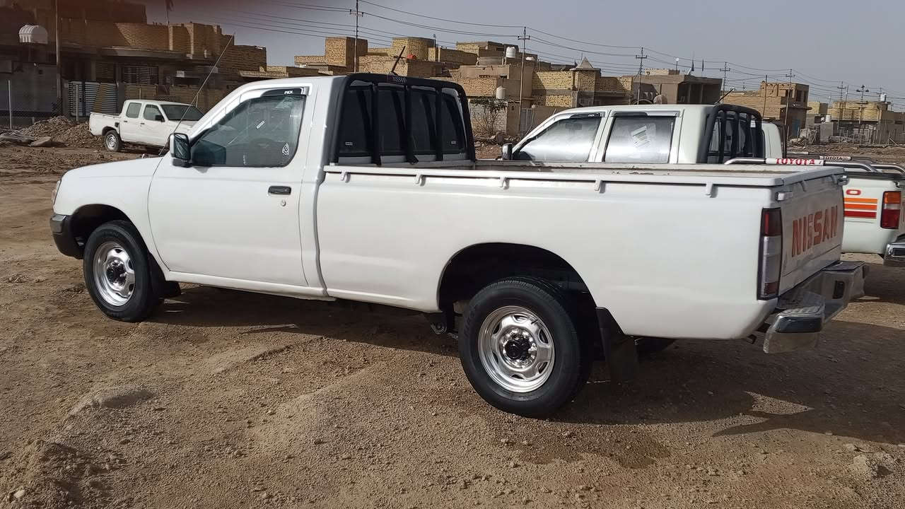 للبيع بيكم نيسان موديل 2002 مزاد وزارة الداخليه مكينه كير حداديه كله جاهزه سعره 48ورقة وبيه مجال مكان ناصريه الرفاعي مكلف بلنشر ***********
