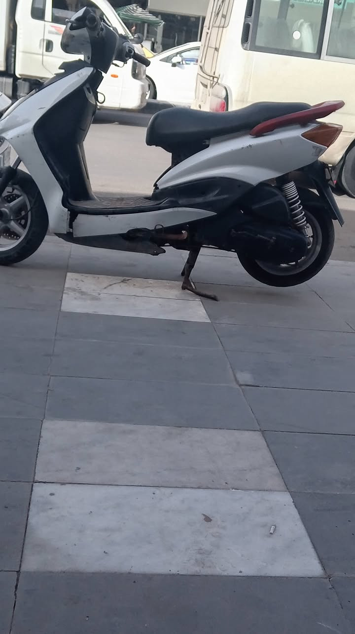 دراجه سكنس نثيه نضيفه سعر ٤٥٠ وبيه مجال حك جيه مكاني كراده داخل اتصل عليه بخدمتك ***********
