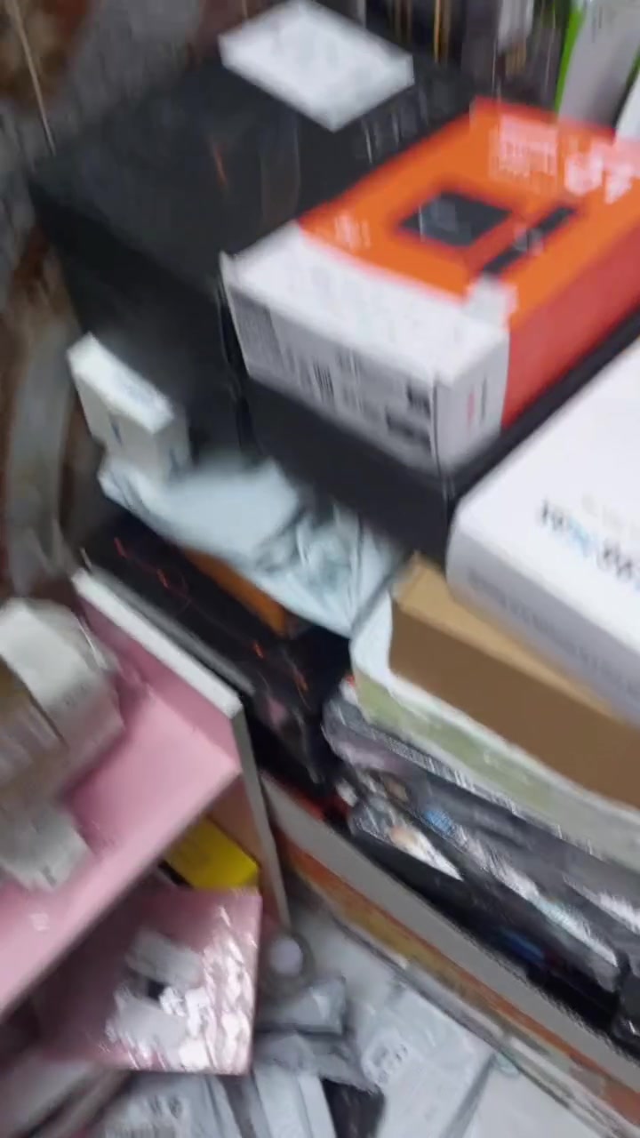 شباب شلعه تيفي بوكس الي اتفيده يجي خاص
***********
