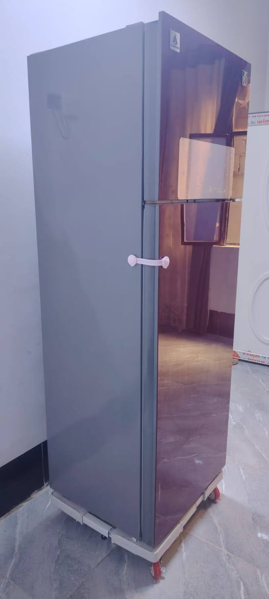 السلام عليكم للبيع ثلاجه مستعمله شي قليل التواصل عبر رقم الهاتف أو خاص ***********
