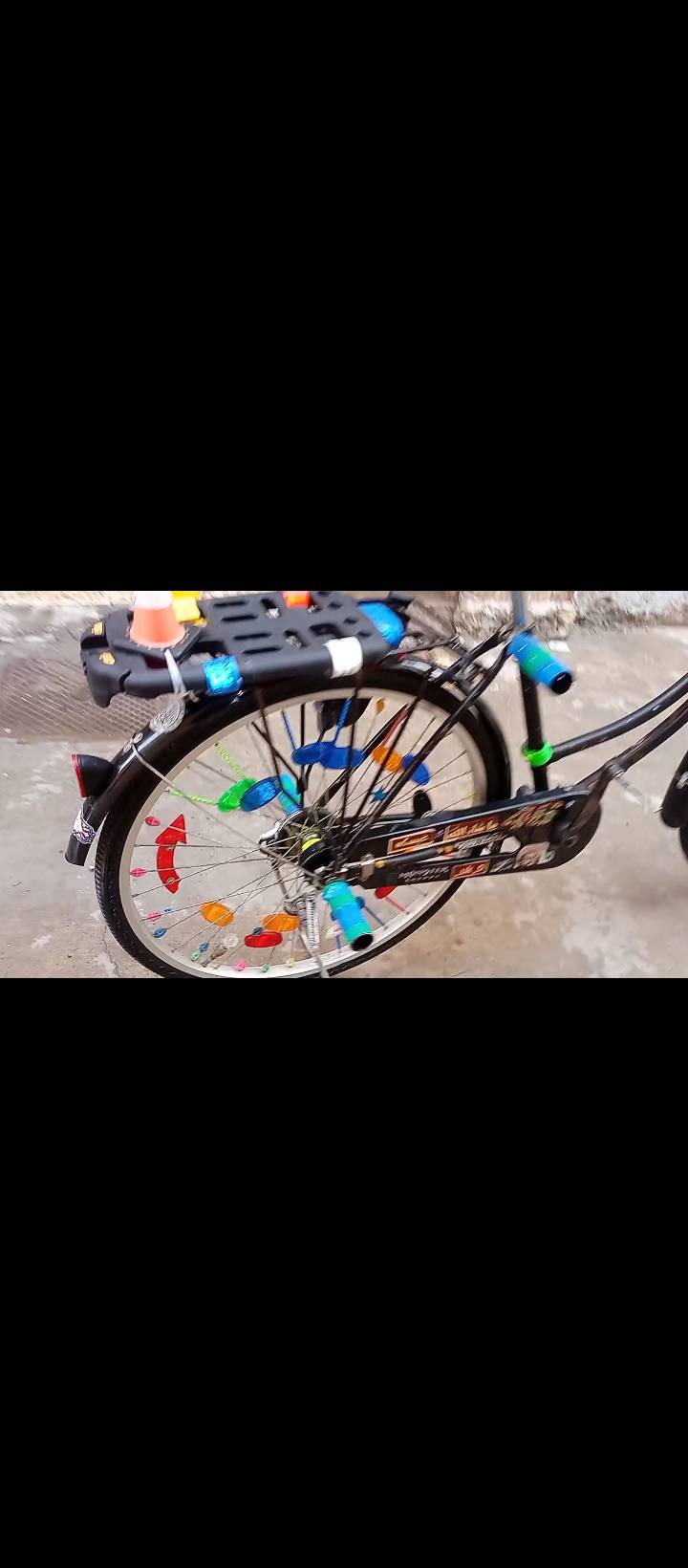 بايسكل بناتي حجم 27

ما مصلح ابد
مصبوغ اسود لونه الأصلي رصاصي
متروس غرااض🔥 مچمبز
يجي وياه
 هورنات سيدان صغار ثنين
باتري حجم وسط
ستاند على شكل ٨ بي ضرر بسيط
دبلات مزرفة وعاديه عدد 10
فسفورات تارسه التايرات 34 فسفورة مع سهوم فسفورية عدد 3
حامله لزاهي دينا
لوحة مونستر
ستاند حامل للموبايل
جمجمه مرايه
سيبايه أماميه
كاسحة جرار
كبوس تحذير حجم وسط
9 مساطر
سهم 1
تلبيسة كشن
كلاص حامل للمشروبات
يجي وياه طسة للجماليه
صينية قفل مع جاملغات
شناطات ملونه للزينه

صناعة 2014 مختم
ما هو موديل وأصل الدراجة؟: 
2014
هل هناك صيانة حديثة للدراجة؟: 
نعم
ما هو سعر البيع المطلوب؟: 
95الف وبي مجال
أين موقعك الحالي للتسليم؟: 
بغداد الكريعات
هل تقبل التفاوض على السعر؟: 
نعم