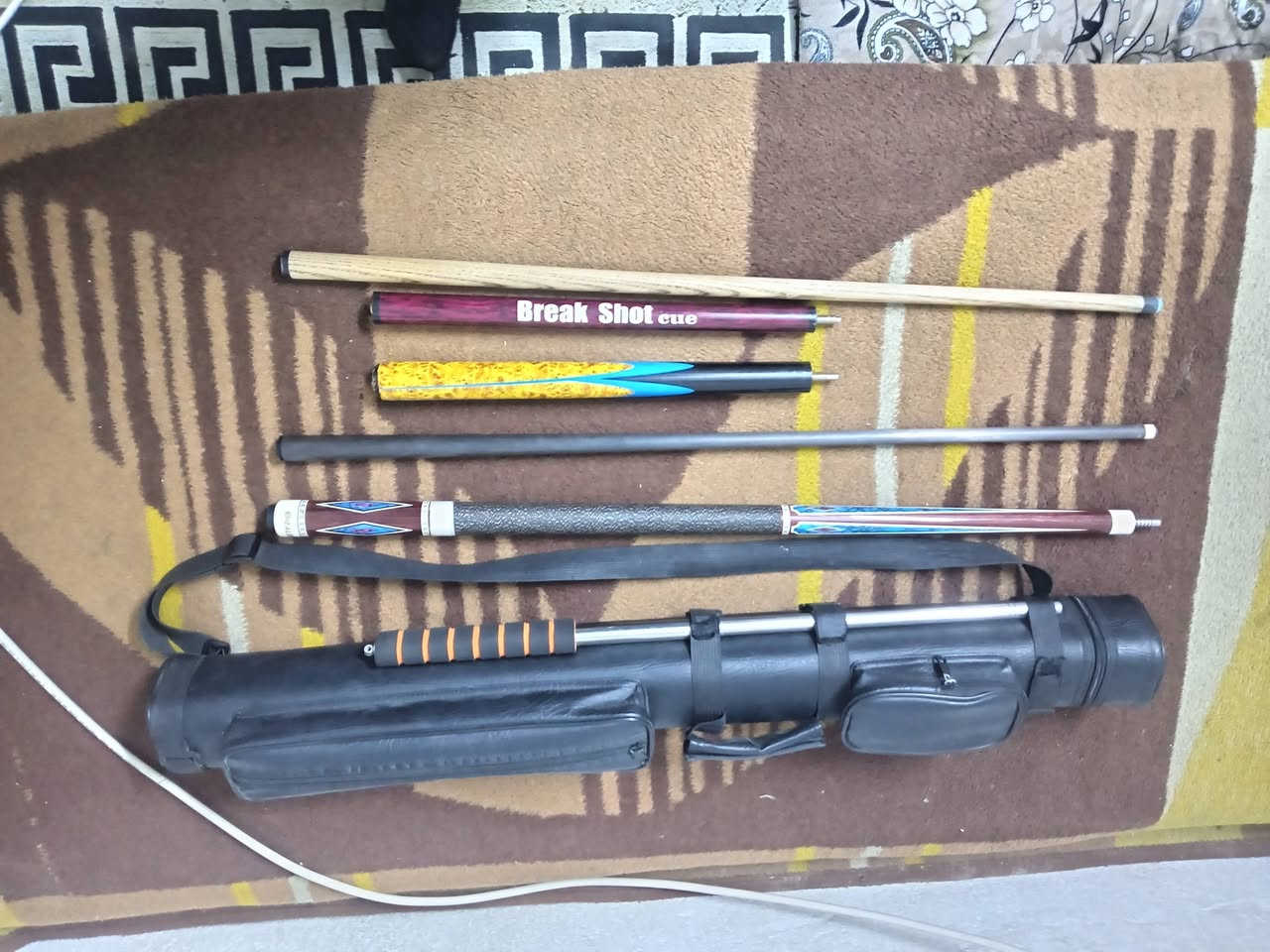 سلام عليكم كيوب لعب وكيوب كسره وجامب وياه جنطه جلد شيل كيوبين وجميع ملتزمات وياه حصان سلايت السعر اتصال ***********
