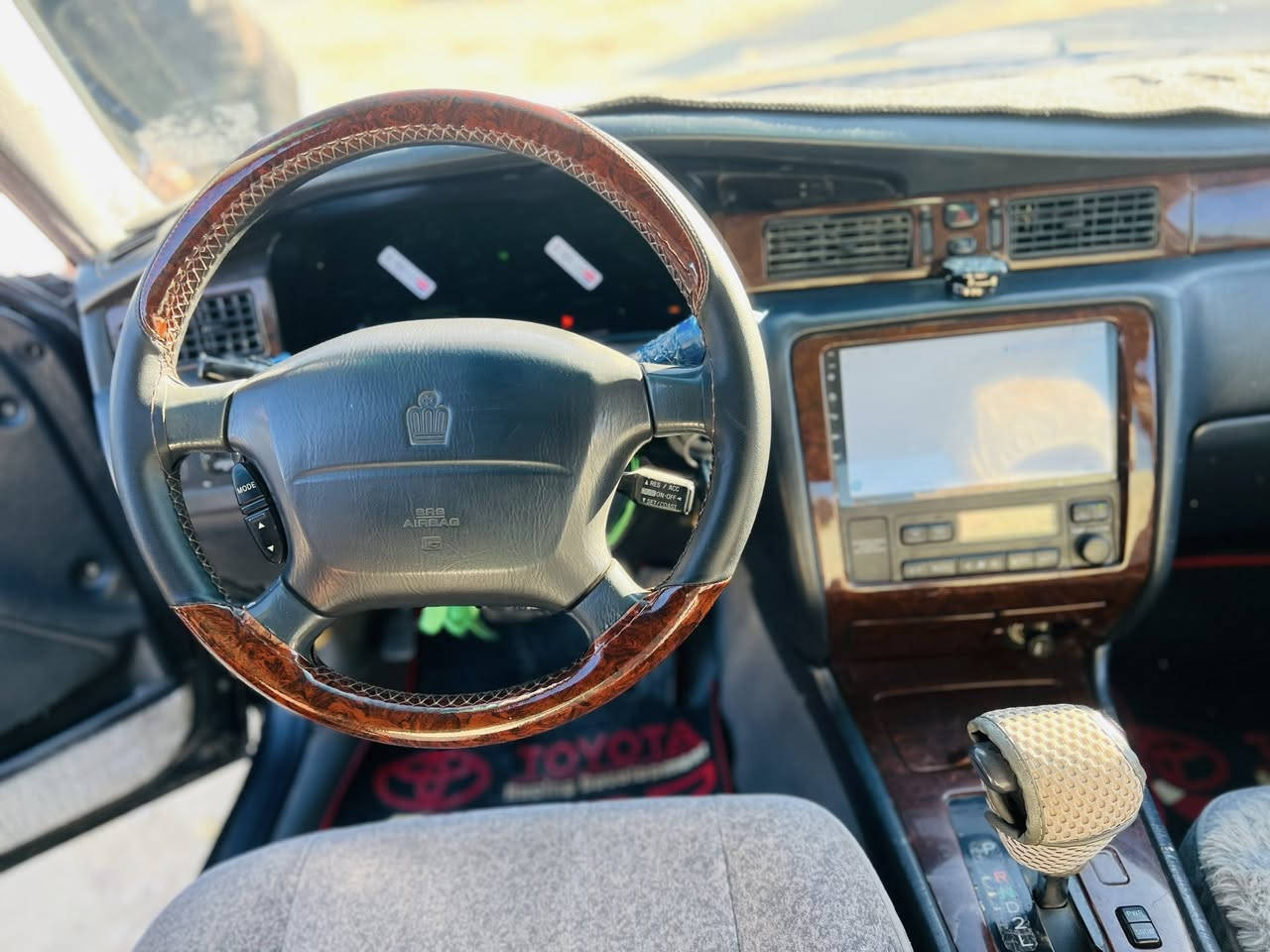 راس ثور تكم فول ومكفول وين اليدور نضيف 5دكم شاصي 55 دشبول ايسر بلاد منضومه زنون شاشه كبيره تخم تاير جديد تبريد ثلج كير 8خطوط محرك 3000 ففيتي رقم نجف انكليزي باسمي تحويل مباشر فوال ومكفوول 
مكان ناصريه 
رقم ‭0785 814 5654‬
