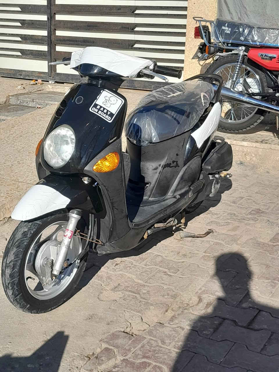 السلام عليكم 🙂‍↕️دراجه فله للبيع
الدراجه مكفوله من الطول للطول 
نضيفه مامفتوحه المكينه مكفوله فقط سلف مبدل والاصلي
الكهربائيات كلها شغال 
الدراجه ناقصها فقط اشاير وره
بانزين كله محسن 
دهن كله امزويل
مسويلها ادامه كامله
موديل 2009
دراجه وراق
مكاني لعمارة حي القاهره الثانيه 
ماعوزها شي 
السعر 950وبيها مجال للطيبين
رقمي*********** 
مامتواجد بالخاص
