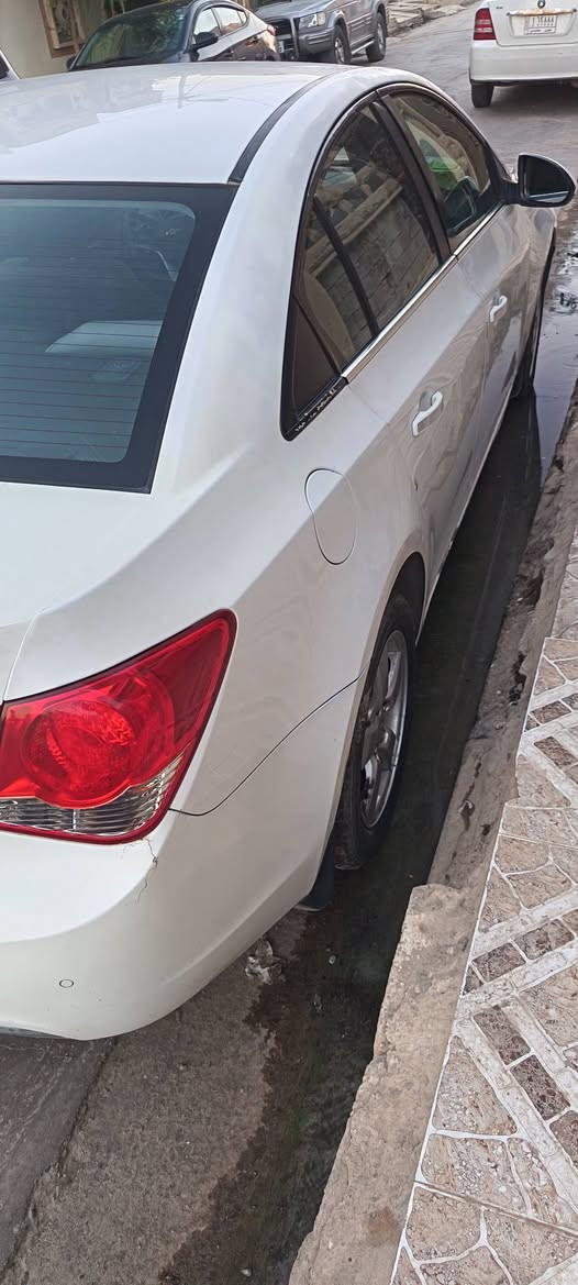 للبيع شوفرليت كروز وارد خليجي  موديل ٢٠١٠ رقم اربيل مسطرة السيارة  بأسمي سنوية ٢٠٢٧ هزة ساقطة مصبوغة حزام كير توماتيك وعادي  تبريد شغال سعر 58 وبيها مجال شوية  ***********
