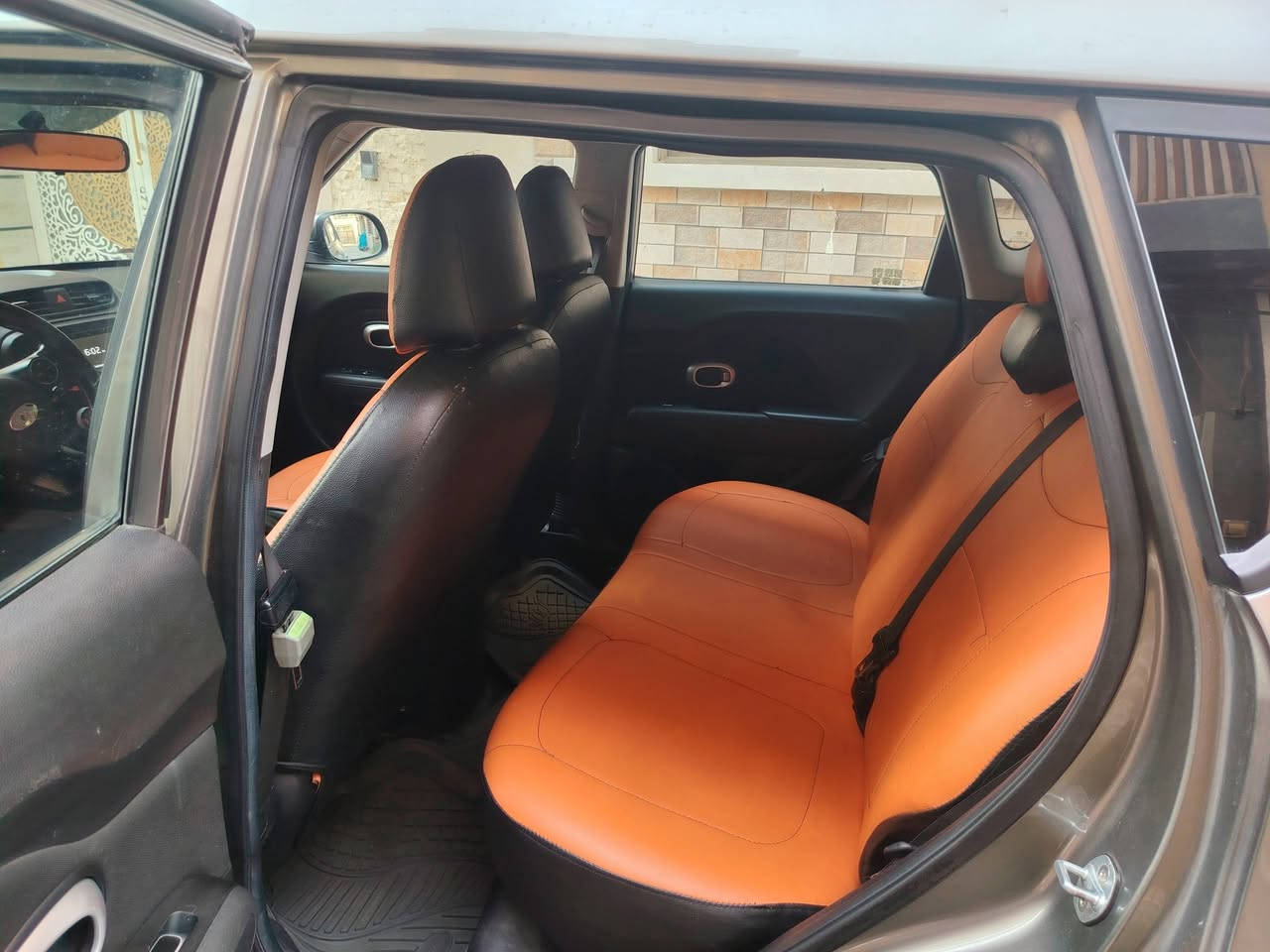 كيا صول مديل ١٨
لون رصاصي
محرك ١٦٠٠ جي تي اي
حادثهة جاملخ صفحة السايق
ماشية 88 الف ميل
بيها بارد ب الجاملغ الامامي والباب الخلفي
مكان بغداد الاعظمية
***********
